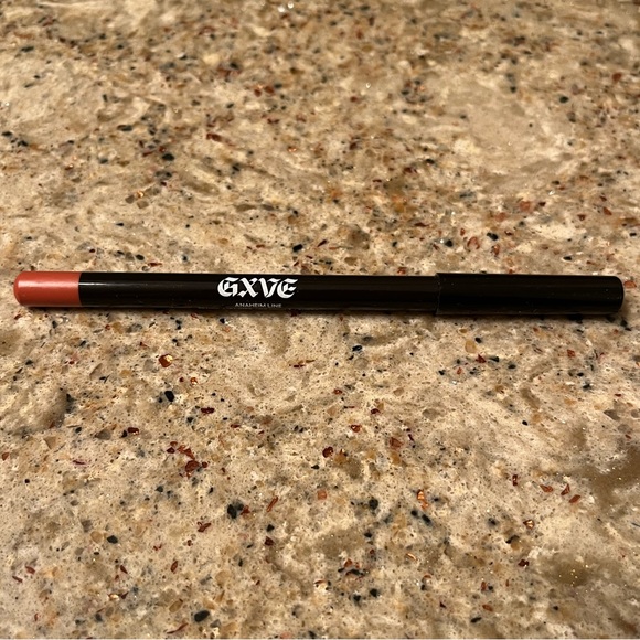 GXVE Beauty by Gwen Stefani Anaheim Line Clean Waterproof Lip Liner - Picture 1 of 5